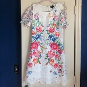 NWOT Floral embroidered white lace dress Small
